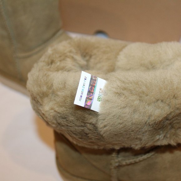 NIB UGG WOMEN'S CLASSIC SHORT SUEDE SHEARLING LINED BOOTS TOMATILLO - Picture 5 of 8